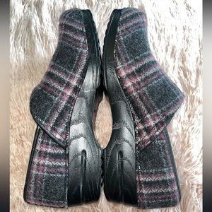 CLOCS PINK PLAID SLIP ON CLOGS SIZE 11 W MADE IN ITALY